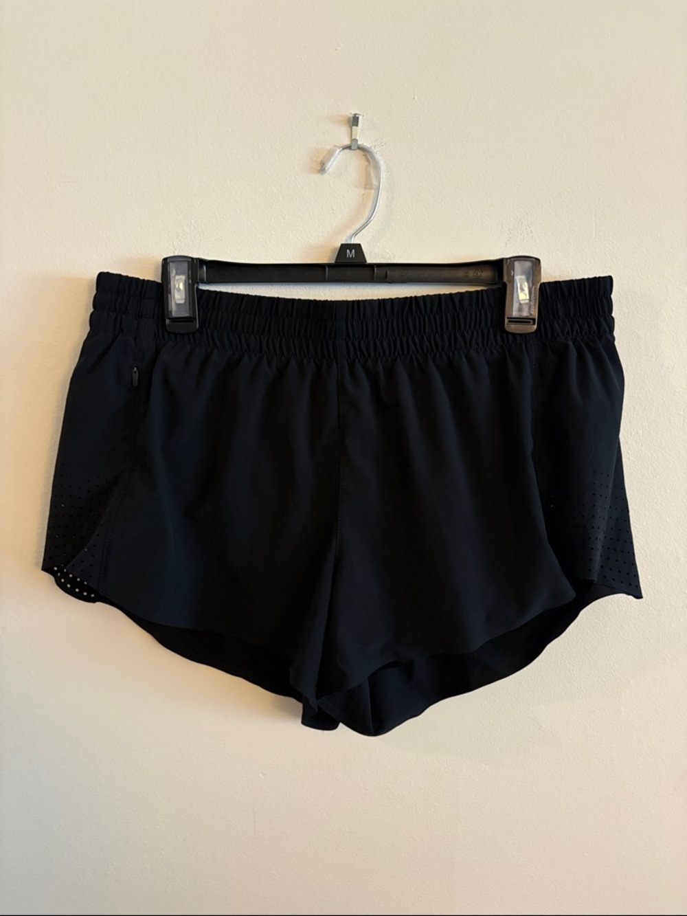 Athleta Hustle 3” Shorts Women’s Size Large in Black Active Pull On